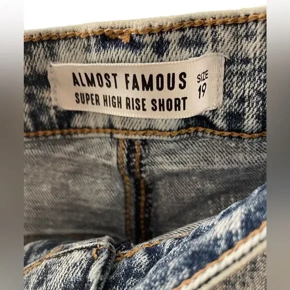 Almost Famous Super High Rise Shorts Size 19 - Picture 3 of 3